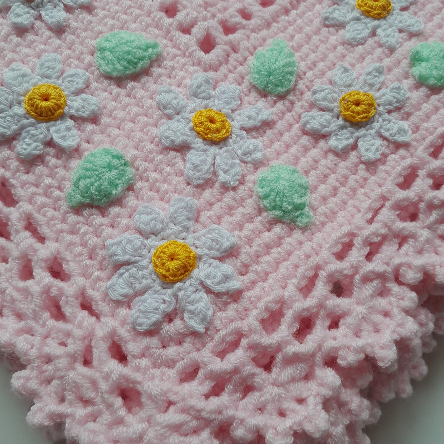 Crochet Baby Blanket Delicate Pink Daisy Flowers Applique