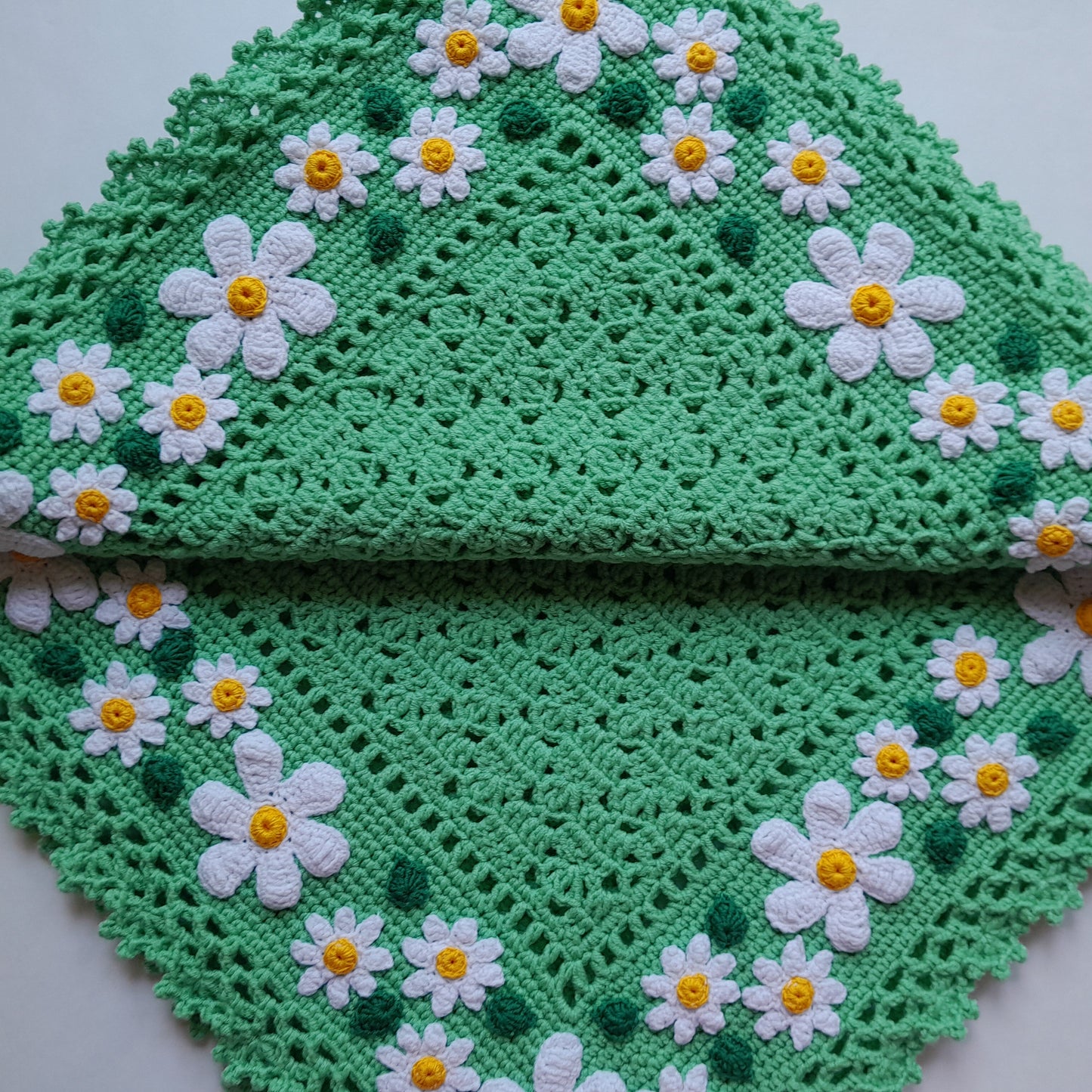 Green Crochet Baby Blanket with Daisy Flowers Applique