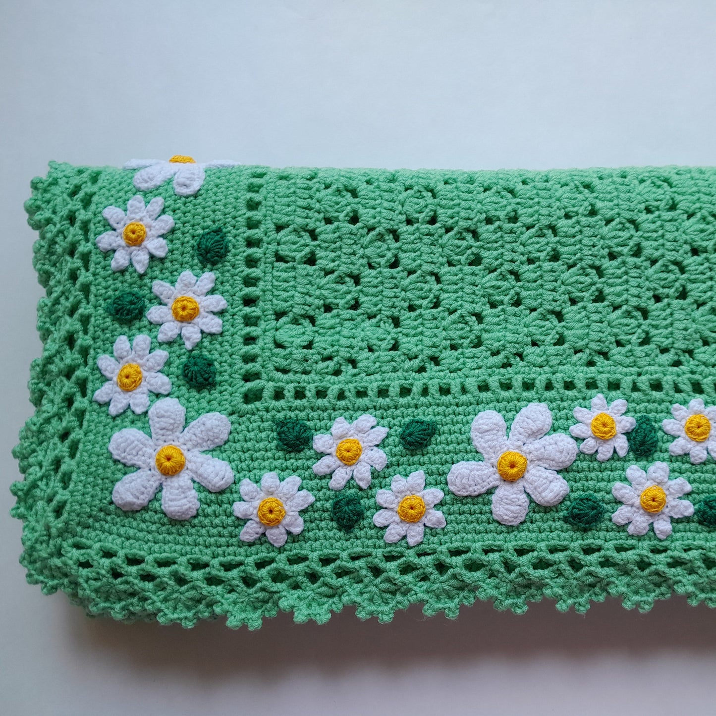 Green Crochet Baby Blanket with Daisy Flowers Applique