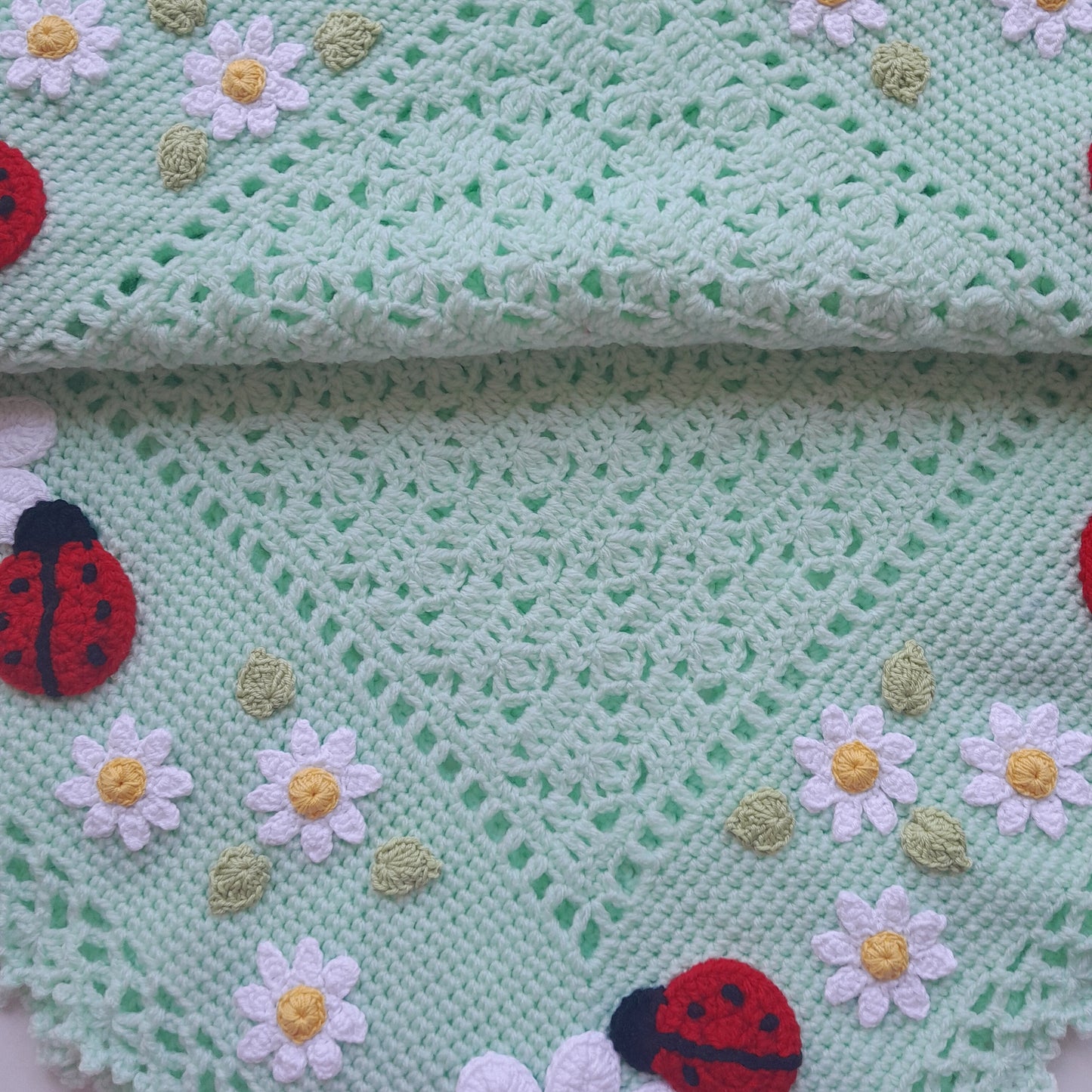 Crochet Baby Blanket Ladybug Daisy Flowers applique, Baby Bonnet