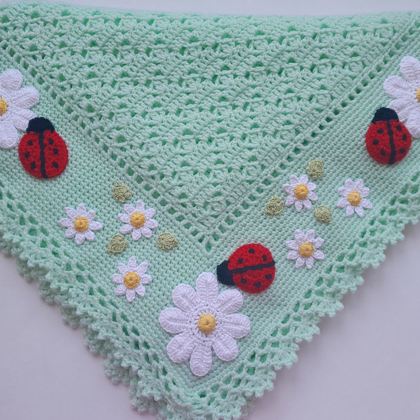 Crochet Baby Blanket Ladybug Daisy Flowers applique, Baby Bonnet